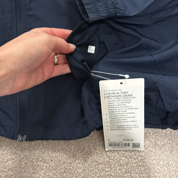 Lululemon License to Train Lightweight Jacket NWT - Picture 8 of 14